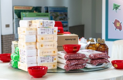 MJ FLEX tổ chức lễ hội Trung thu với hoạt động xây dựng tinh thần đồng đội và trò chơi ném bóng truyền thống.